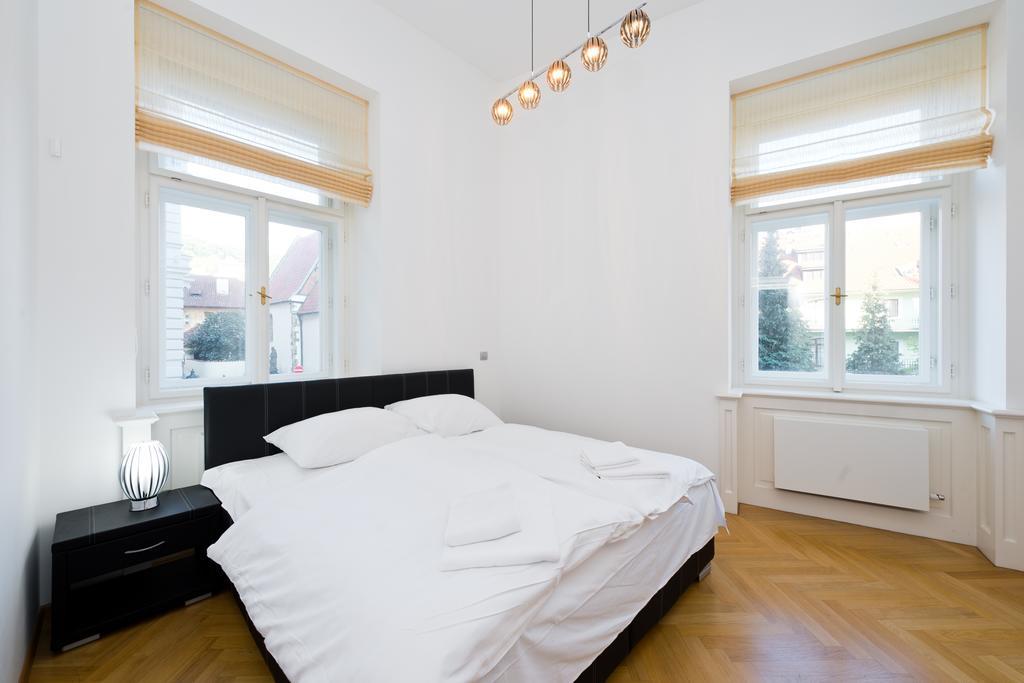Modern Apartment Vsehrdova Prague Phòng bức ảnh