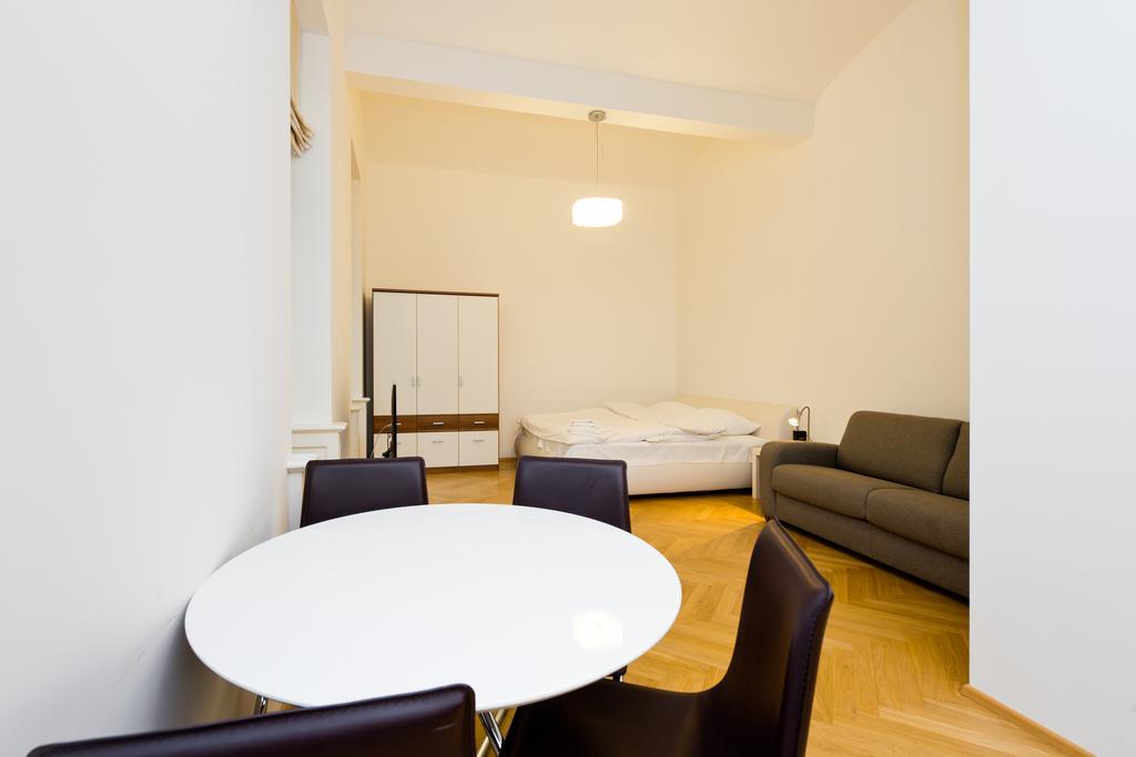 Modern Apartment Vsehrdova Prague Phòng bức ảnh