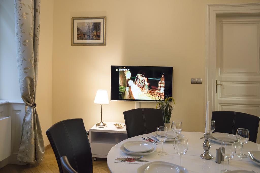 Modern Apartment Vsehrdova Prague Ngoại thất bức ảnh