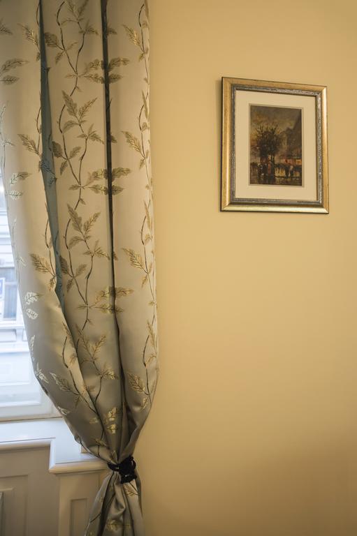 Modern Apartment Vsehrdova Prague Ngoại thất bức ảnh