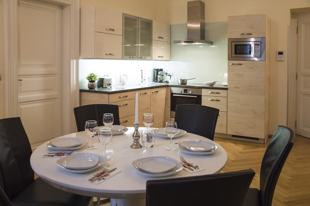 Modern Apartment Vsehrdova Prague Ngoại thất bức ảnh