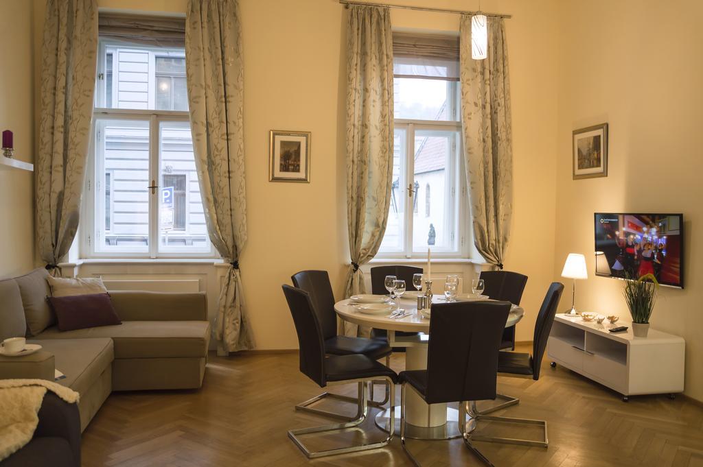 Modern Apartment Vsehrdova Prague Ngoại thất bức ảnh
