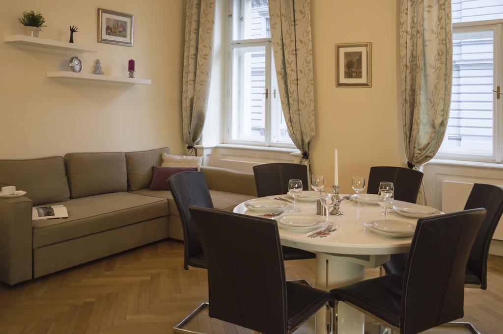 Modern Apartment Vsehrdova Prague Ngoại thất bức ảnh