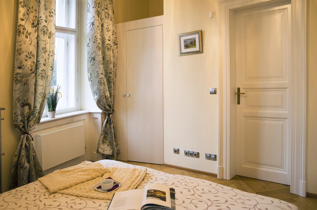 Modern Apartment Vsehrdova Prague Ngoại thất bức ảnh