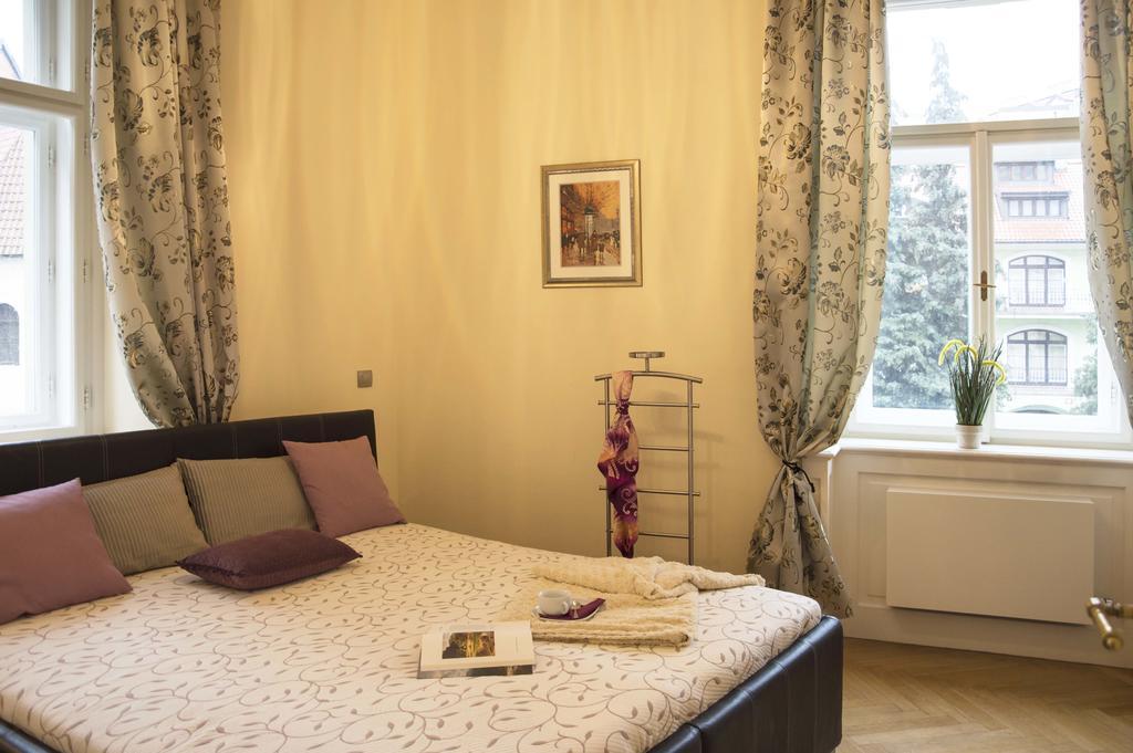 Modern Apartment Vsehrdova Prague Ngoại thất bức ảnh