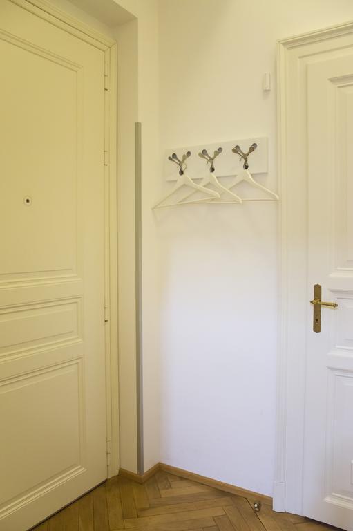 Modern Apartment Vsehrdova Prague Ngoại thất bức ảnh