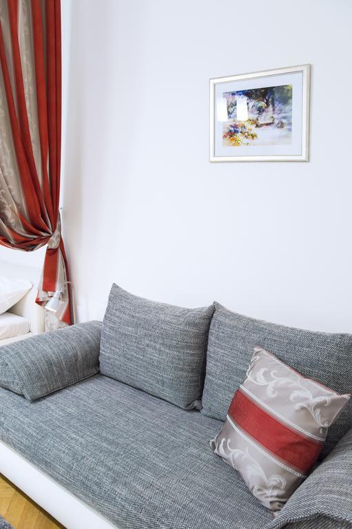 Modern Apartment Vsehrdova Prague Ngoại thất bức ảnh