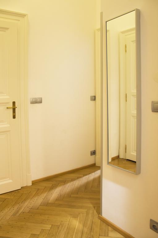 Modern Apartment Vsehrdova Prague Ngoại thất bức ảnh